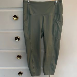 Womens green cropped leggings